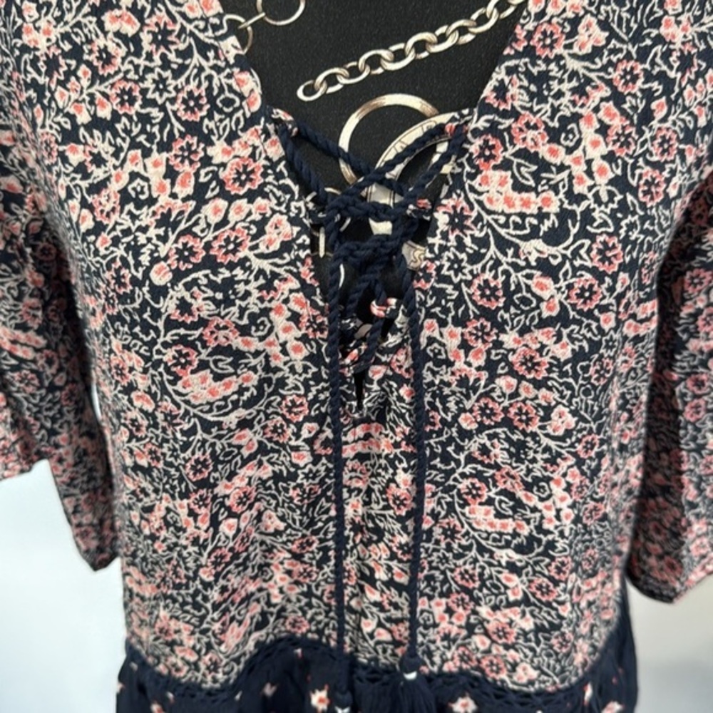 Abercrombie & Fitch‎ Floral Print Peplum Blouse Lace Up V Neck 3/4 Sleeve Top - Picture 2 of 6